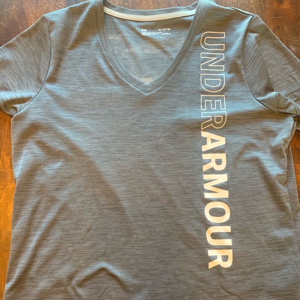 Under Armour T-shirt